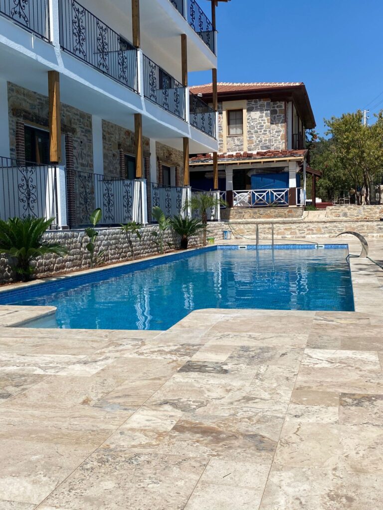 TIRAMISU TRAVERTINE CROSS CUT